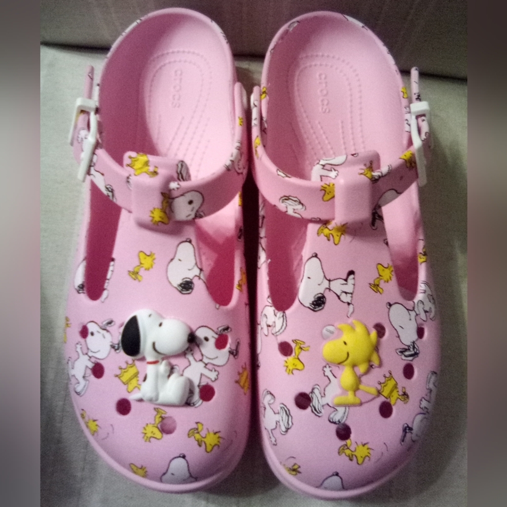 Ladies Pink Peanuts Crocs ON SALE!